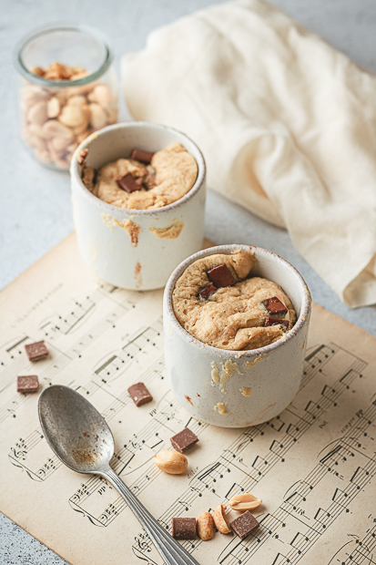 Mug cake banane et beurre de cacahuète